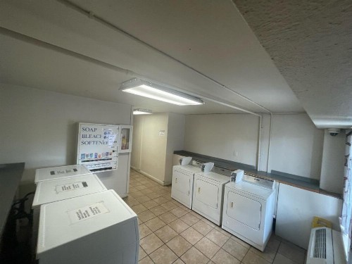 Budgetel Inn and Suites - Louisville - image 12