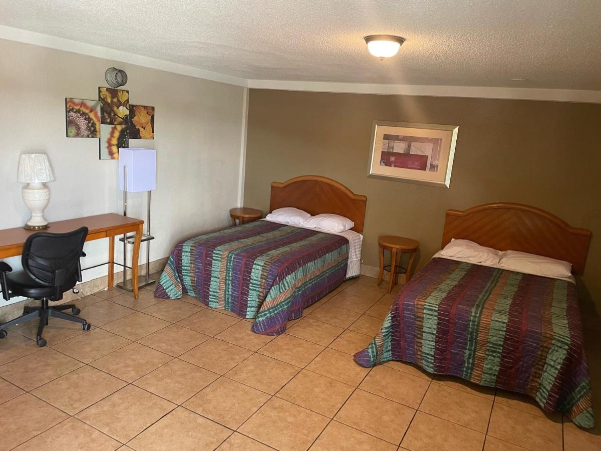 Budgetel Inn and Suites - Louisville - image 4