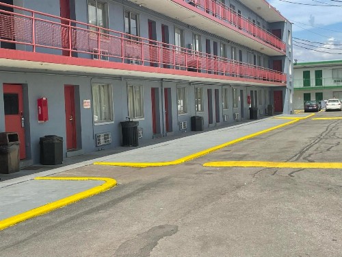 Budgetel Inn and Suites - Louisville - image 6