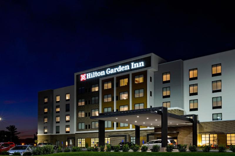 Hilton Garden Inn Louisville Mall Of St. Matthews - image 2