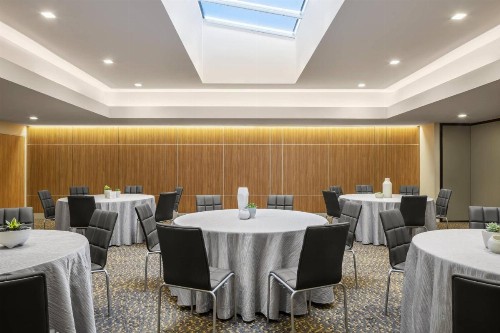 AC Hotel by Marriott Louisville Downtown - image 34