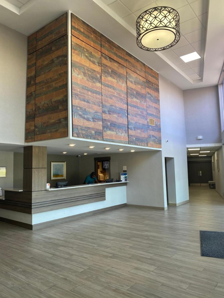 Clarion Pointe University/Expo - image 2