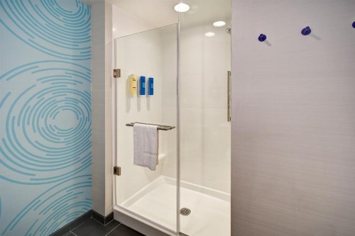 Tru By Hilton Louisville Airport - image 10