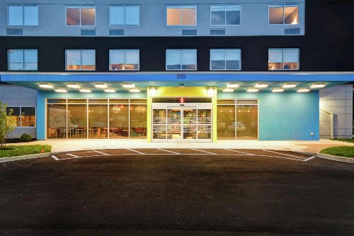 Tru By Hilton Louisville Airport - image 3