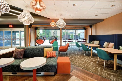 Tru By Hilton Louisville Airport - image 4
