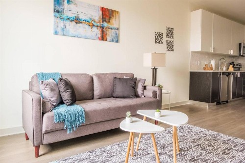 Frontdesk Main & Clay Apts Near Louisville Slugger Field NuLu