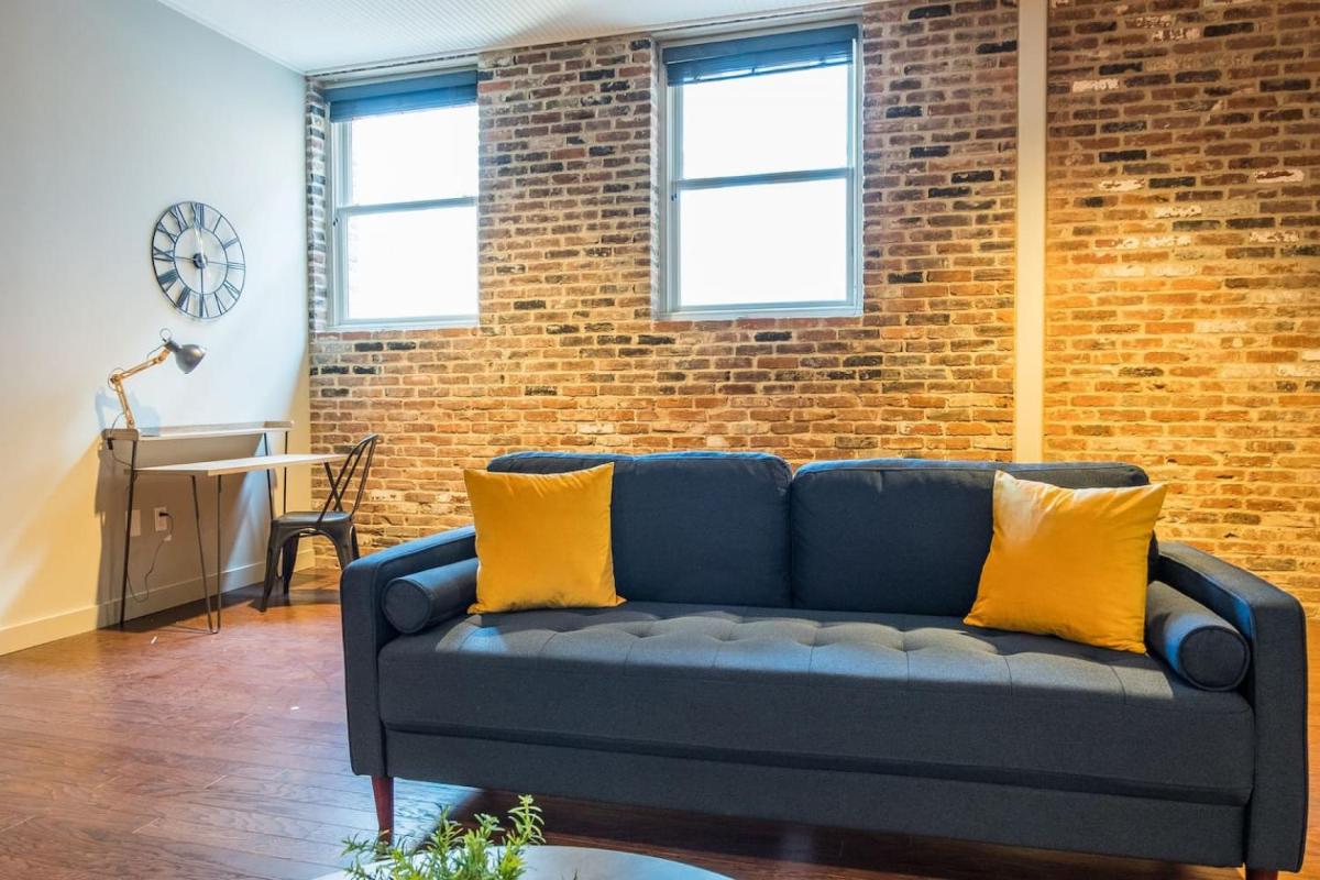 Frontdesk 111 W Main St Apts Downtown Louisville - image 3
