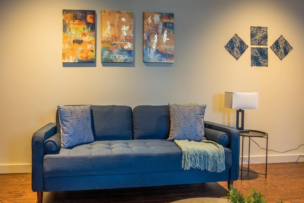 Frontdesk 111 W Main St Apts Downtown Louisville - image 6
