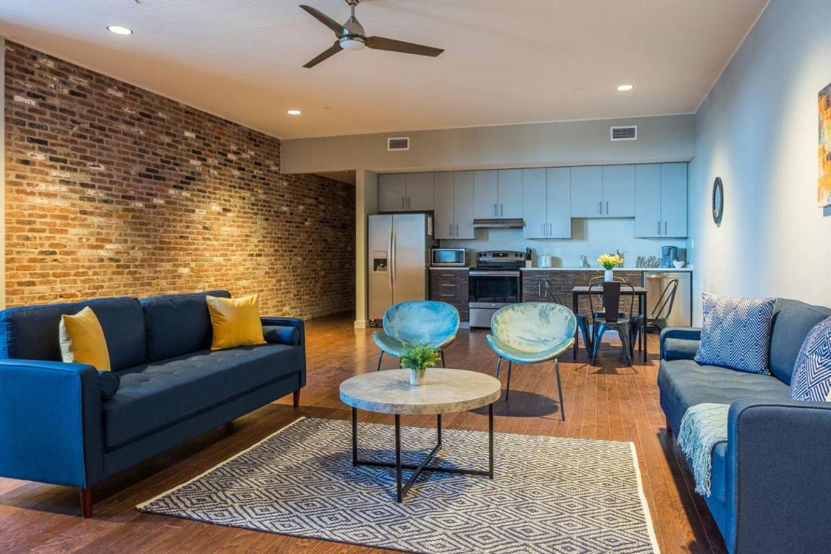 Frontdesk 111 W Main St Apts Downtown Louisville - image 7