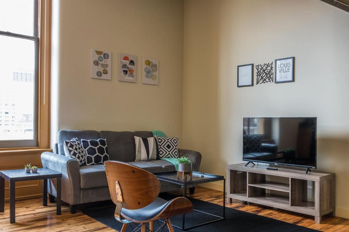 Modern Louisville Flat in Downtown - image 4