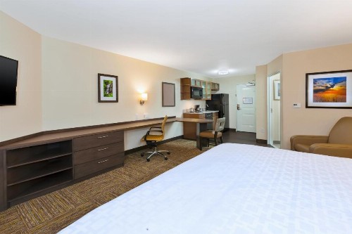 Candlewood Suites Louisville - NE Downtown Area - image 11