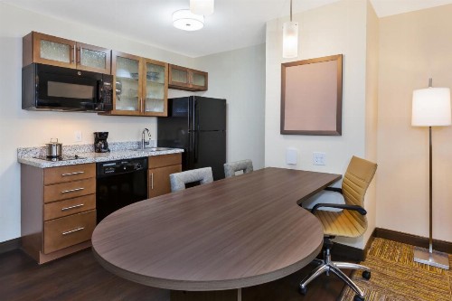 Candlewood Suites Louisville - NE Downtown Area - image 9