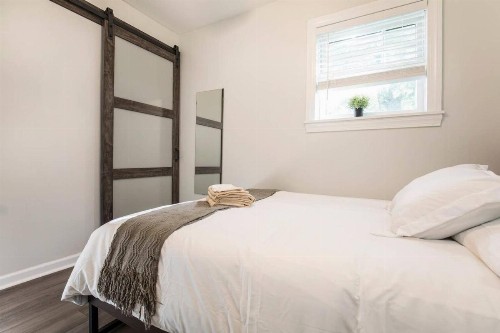 Modern yet historic 3BR House NEWLY Renovated - image 10