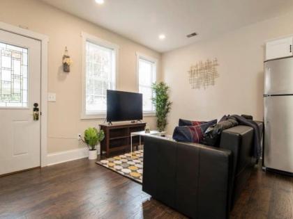 Spacious 3BR House with Cozy Backyard in NULU - image 5