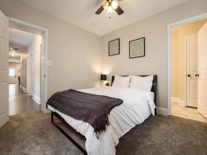 Spacious 3BR House with Cozy Backyard in NULU - image 9