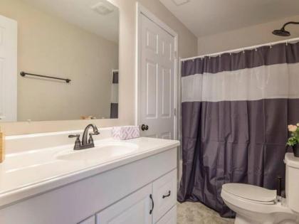 Spacious 3BR House with Cozy Backyard in NULU - image 10