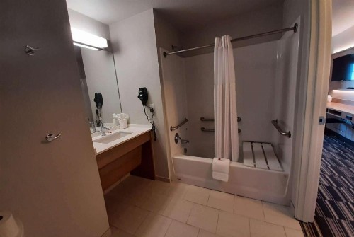 Microtel Inn & Suites by Wyndham Loveland - image 3