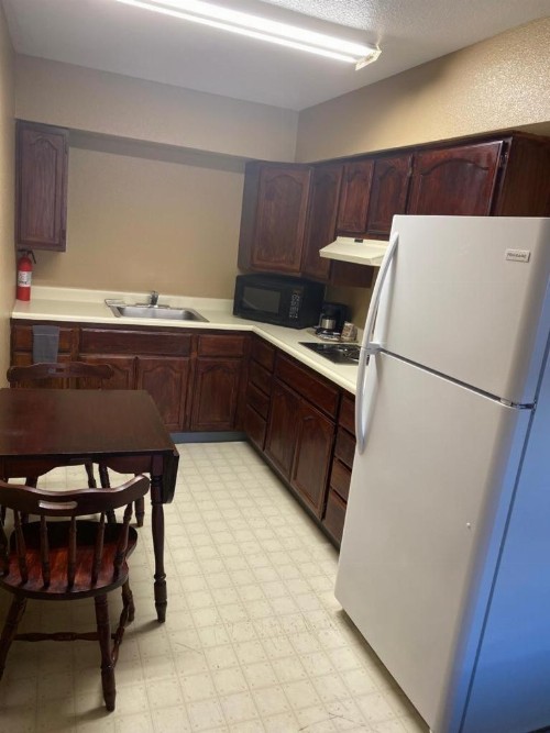 royal inn - image 3