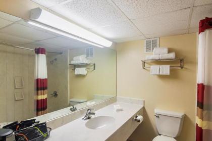 Red Roof Inn & Conference Center Lubbock - image 9