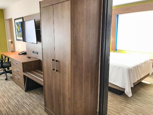 Holiday Inn Express Hotel & Suites Lubbock West an IHG Hotel - image 11