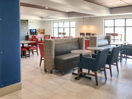 Holiday Inn Express Hotel & Suites Lubbock West an IHG Hotel - image 7