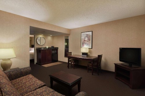 Embassy Suites Lubbock - image 3