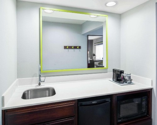 Hampton Inn & Suites Lubbock - image 23
