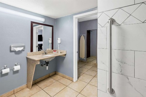 SureStay Plus Hotel by Best Western Lubbock Medical Center - image 30