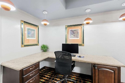 SureStay Plus Hotel by Best Western Lubbock Medical Center - image 41