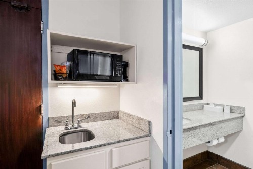 SureStay Plus Hotel by Best Western Lubbock Medical Center - image 43