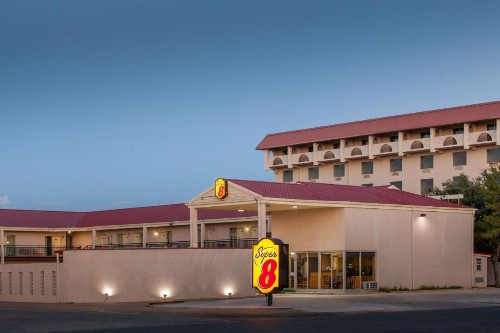 Super 8 by Wyndham Lubbock Civic Center North - image 1