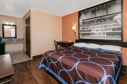 Super 8 by Wyndham Lubbock Civic Center North - image 12
