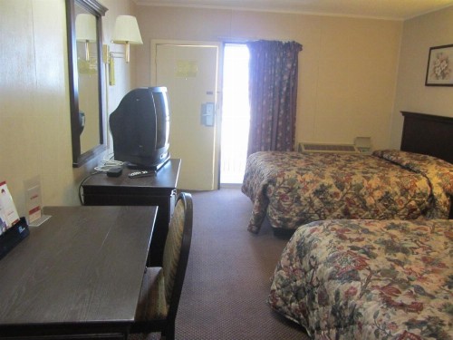 Super 8 by Wyndham Lubbock Civic Center North - image 20