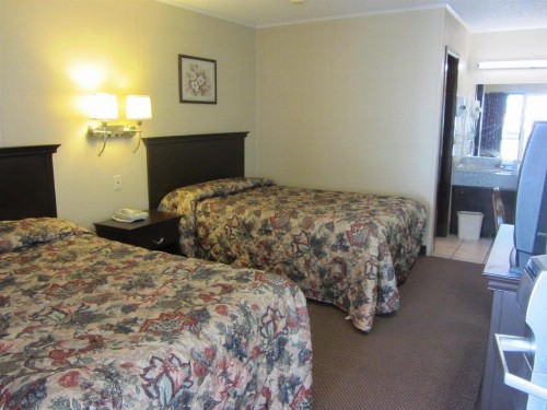 Super 8 by Wyndham Lubbock Civic Center North - image 22