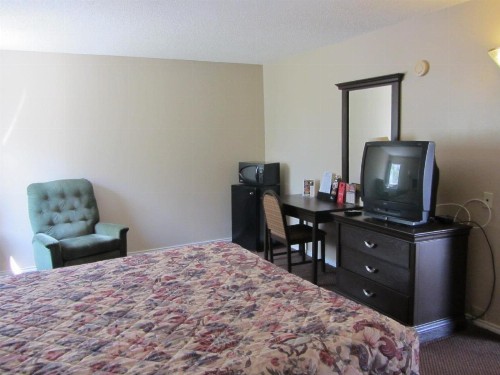 Super 8 by Wyndham Lubbock Civic Center North - image 23