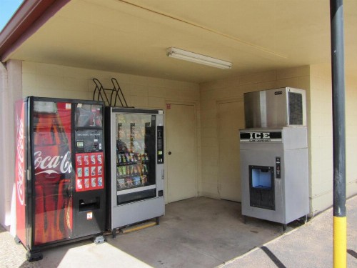 Super 8 by Wyndham Lubbock Civic Center North - image 30