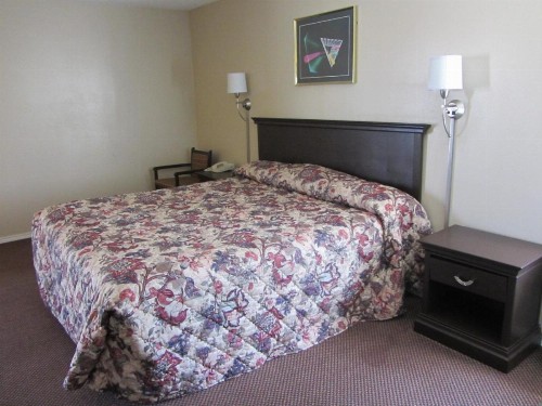 Super 8 by Wyndham Lubbock Civic Center North - image 38