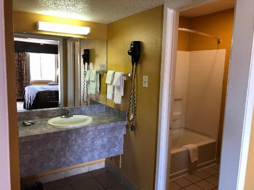 Lone Star Inn - image 21
