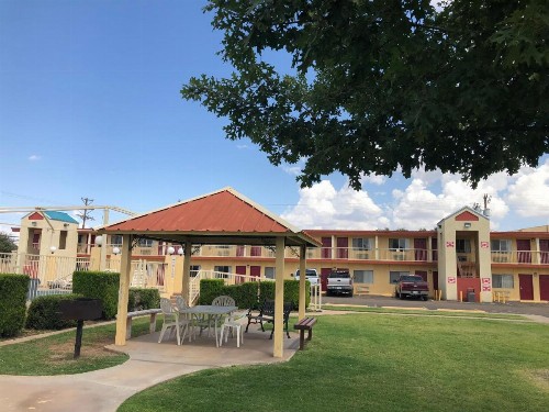 Lone Star Inn - image 28
