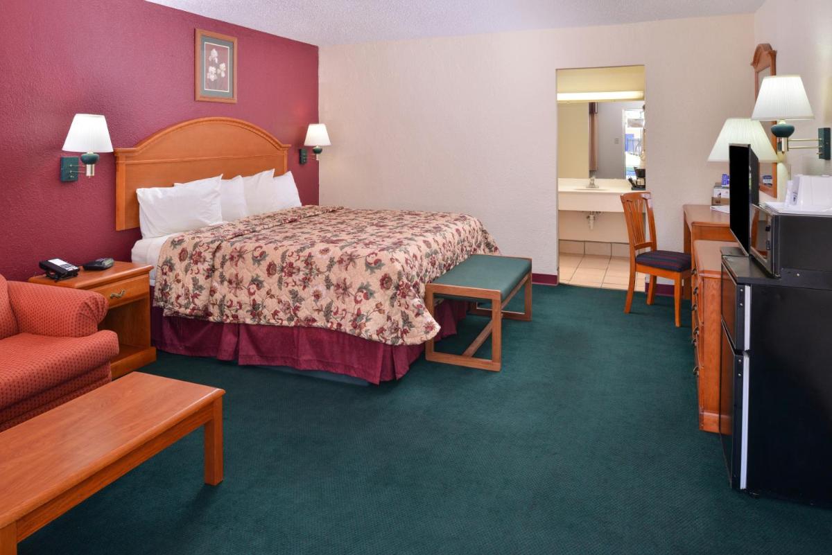 Americas Best Value Inn Lubbock East - image 4