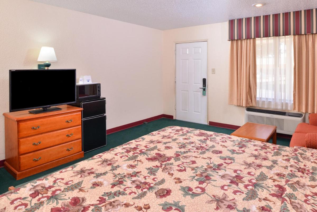 Americas Best Value Inn Lubbock East - image 7