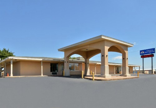 Americas Best Value Inn Lubbock East - image 9