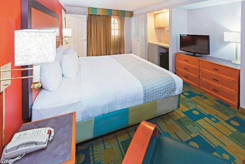 La Quinta Inn by Wyndham Lubbock - Downtown Civic Center - image 2