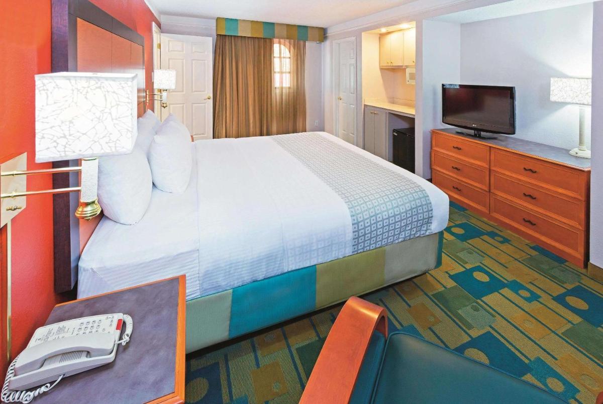 La Quinta Inn by Wyndham Lubbock - Downtown Civic Center - image 2