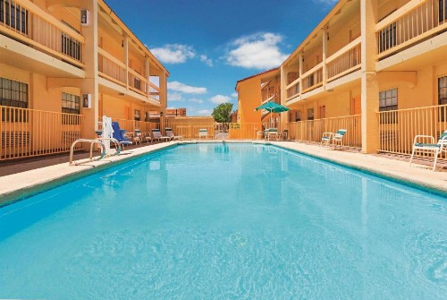 La Quinta Inn by Wyndham Lubbock - Downtown Civic Center - image 5