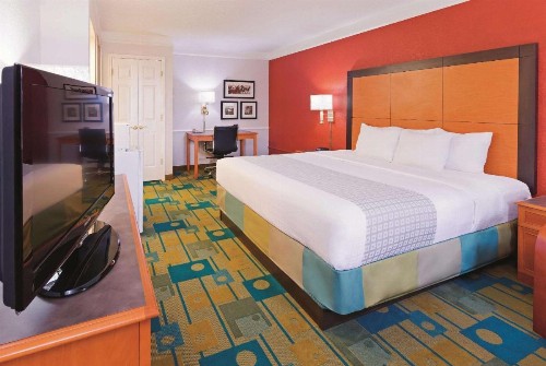 La Quinta Inn by Wyndham Lubbock - Downtown Civic Center - image 6