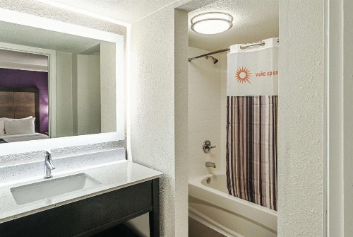 La Quinta by Wyndham Lubbock West Medical Center - image 19