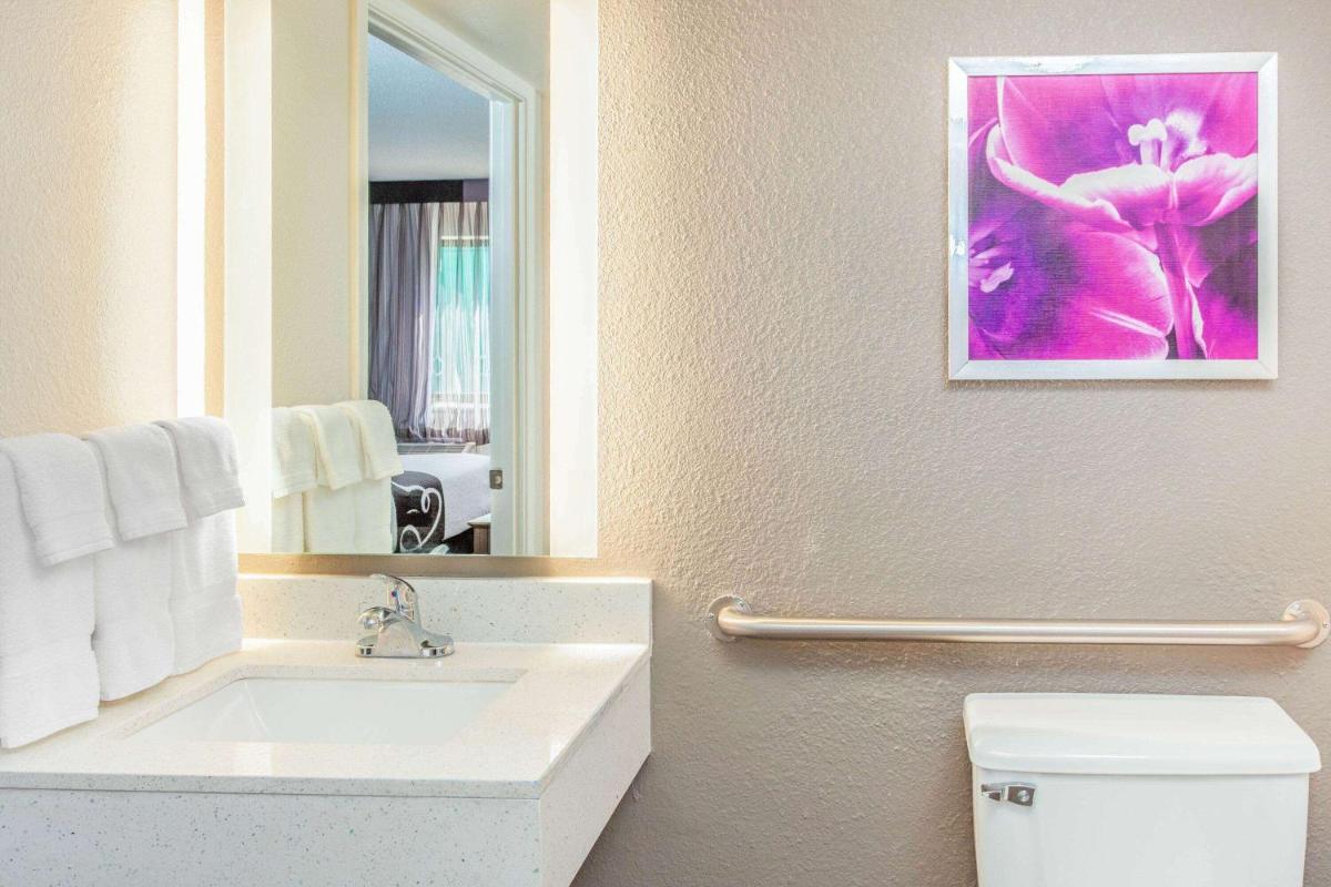 La Quinta by Wyndham Lubbock West Medical Center - image 4