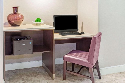 La Quinta by Wyndham Lubbock West Medical Center - image 7