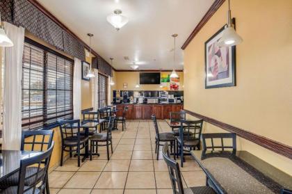 Econo Lodge Lubbock I-27 - image 15